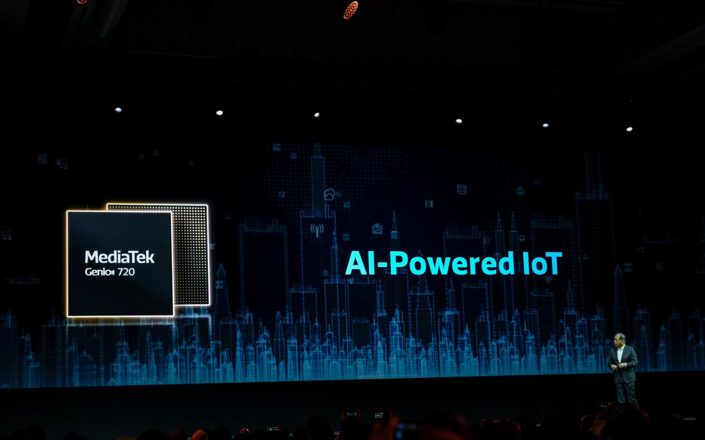 thiết bị AI tạo sinh 5G tích hợp trên nền tảng điện toán lai