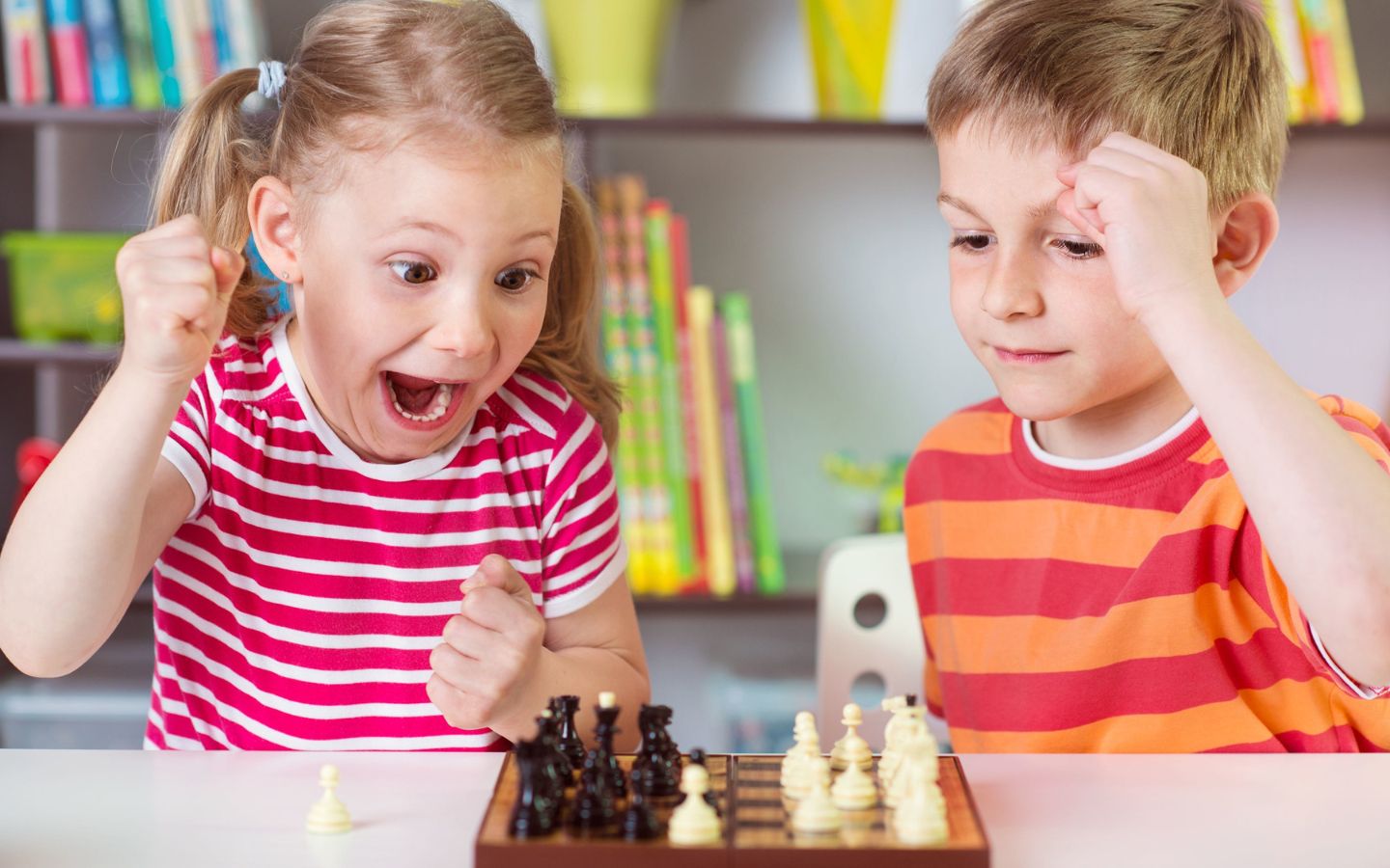 Bộ đồ chơi cờ vua là quà tặng phù hợp dành cho bé nhân ngày 1/6