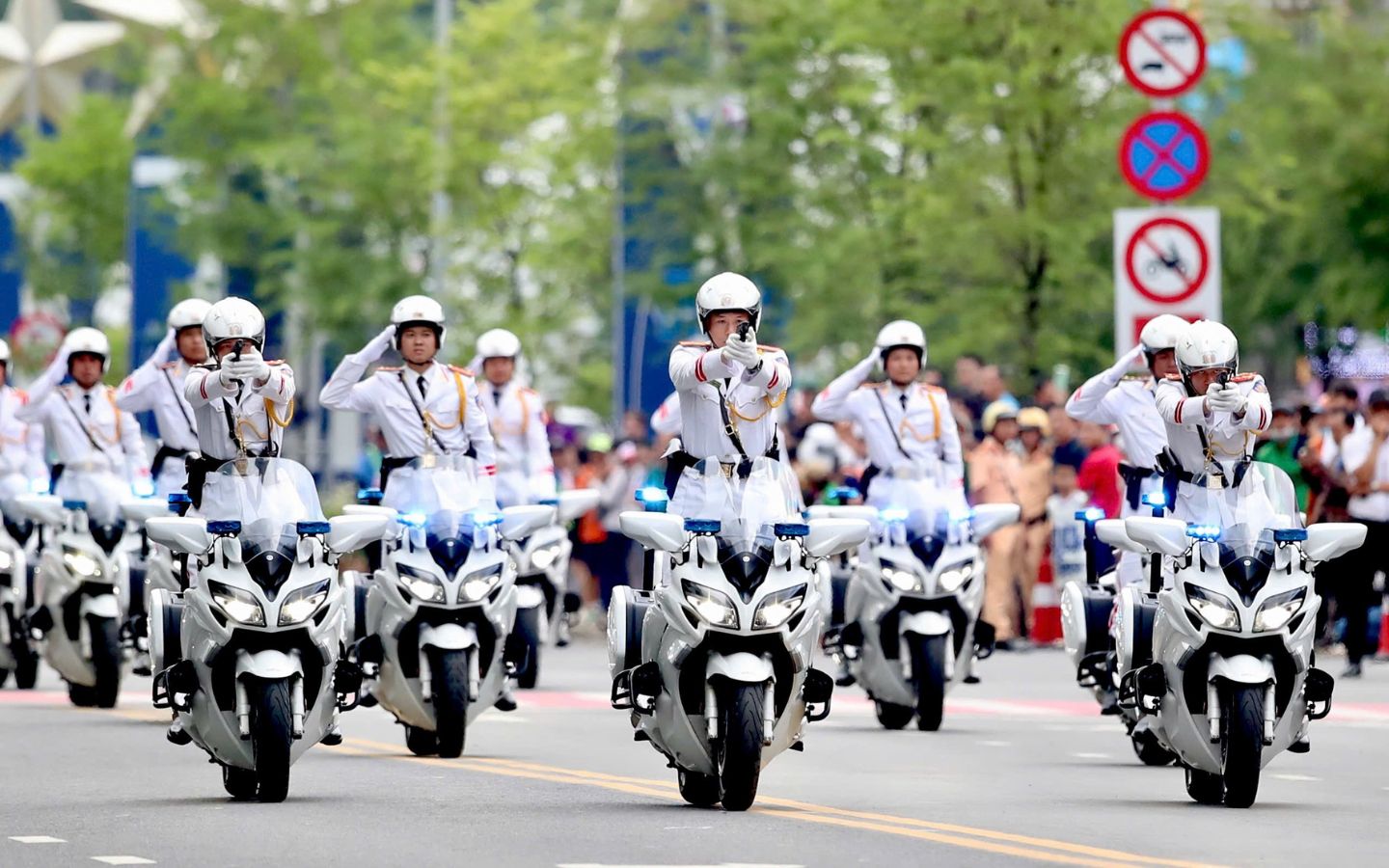 Cách nhận vé fanzone gala âm nhạc Vinh quang Công an Nhân dân tại TP.HCM miễn phí 1 Sự kiện được tổ chức tại Phố đi bộ Nguyễn Huệ và đại lộ Lê Lợi