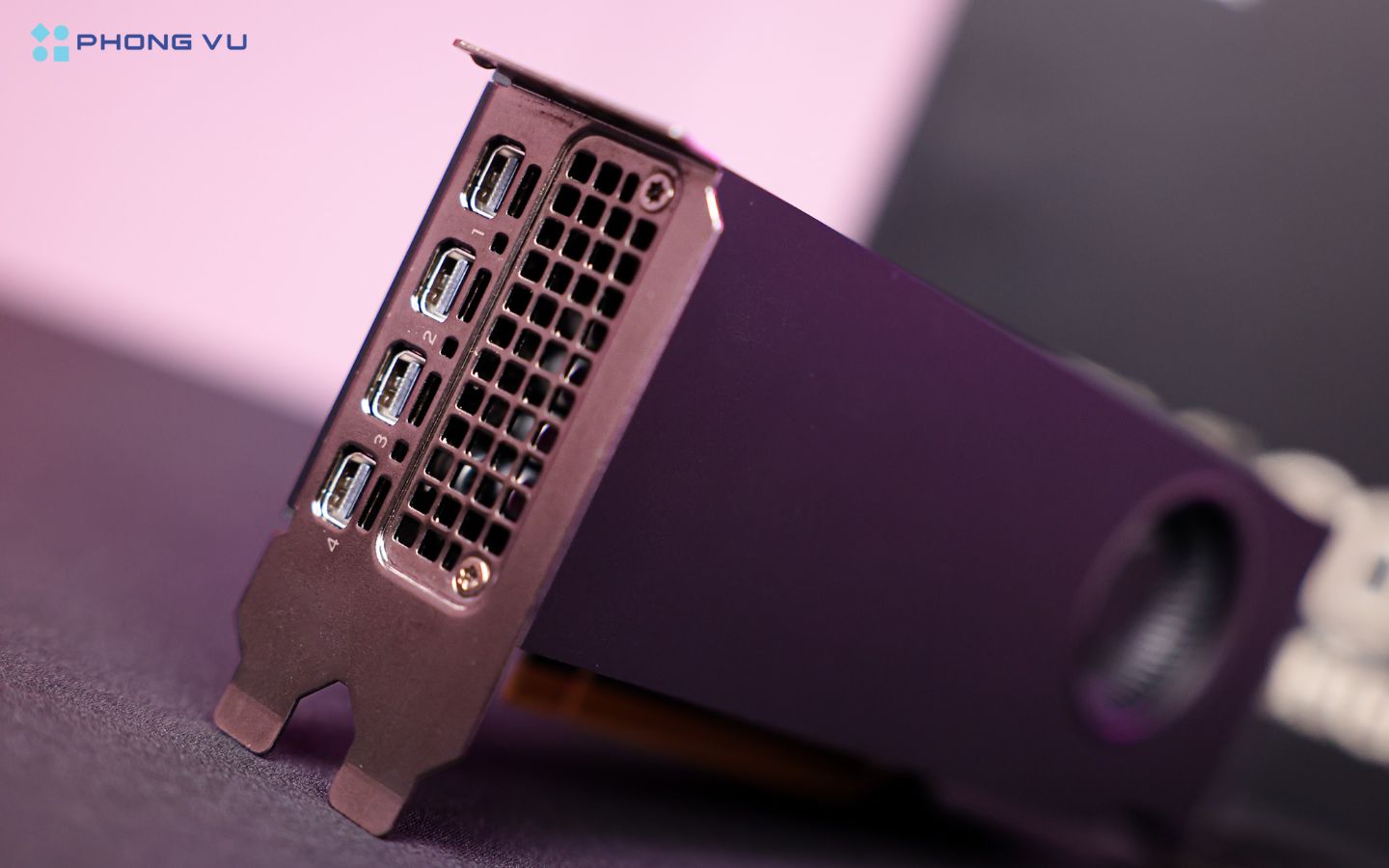 Leadtek NVIDIA RTX 2000 hỗ trợ tối đa bốn màn hình 5K