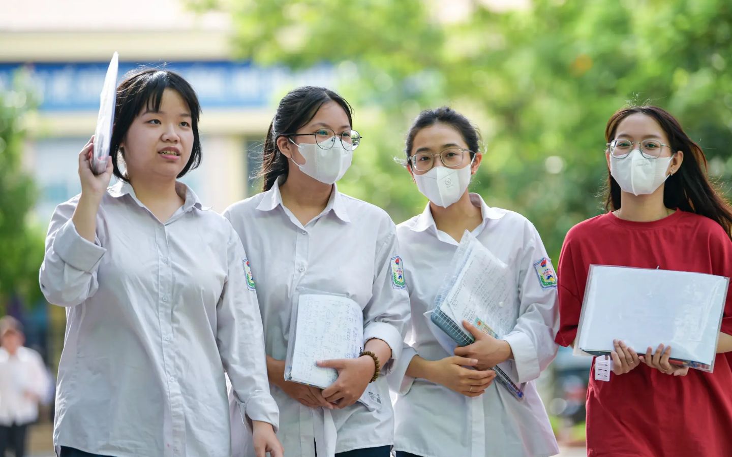 Các sĩ tử hào hứng trong kỳ thi THPT Quốc gia 2025 