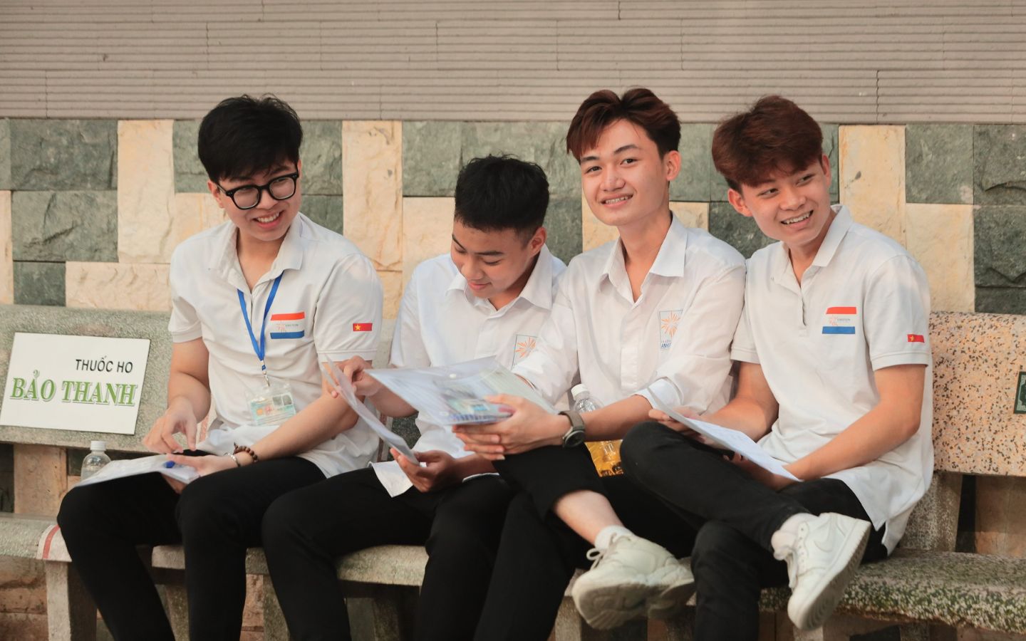 Thí sinh giữ tinh thần thoải mái trước giờ thi