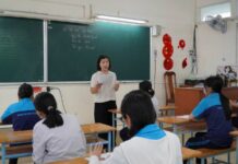 Đề thi môn Tiếng Anh tốt nghiệp THPT 2025 chính thức Giám thị phổ biến quy chế thi