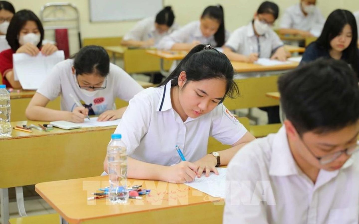 Môn Ngữ văn thi theo hình thức tự luận trên giấy trong thời gian 120 phút