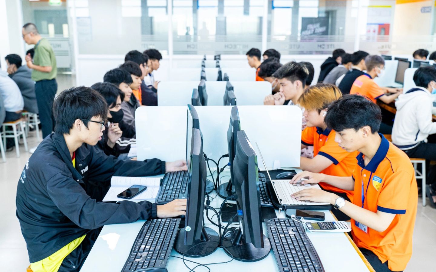 Trường trang bị đầy đủ cơ sở vật chất, trang thiết bị hiện đại cho sinh viên