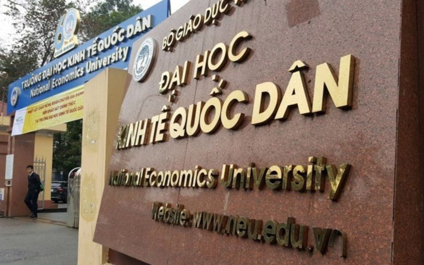 Cổng Đại học Kinh tế Quốc dân