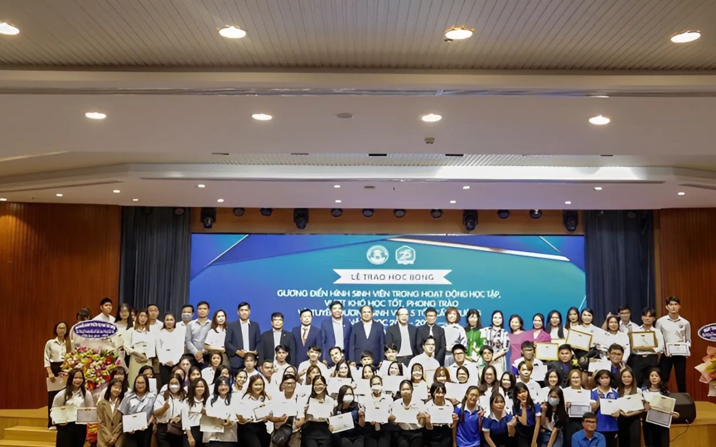 Lễ trao học bổng trường Đại học Văn Hiến 