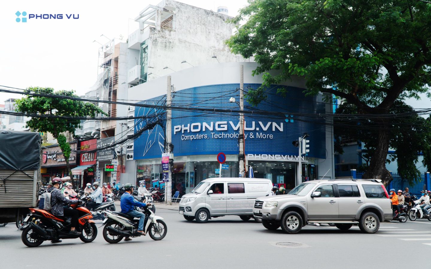 Showroom Phong Vũ chi nhánh Hoàng Hoa Thám