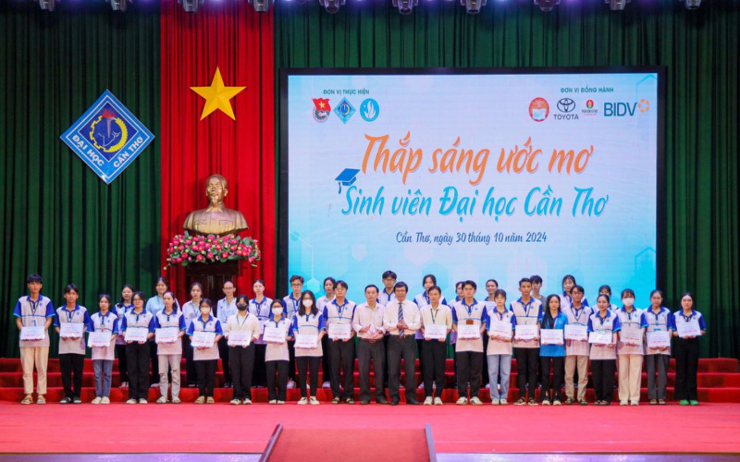 Thắp sáng ước mơ sinh viên Đại học Cần Thơ 2024