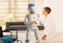 Trung Quốc thí điểm dùng Robot chăm sóc người cao tuổi