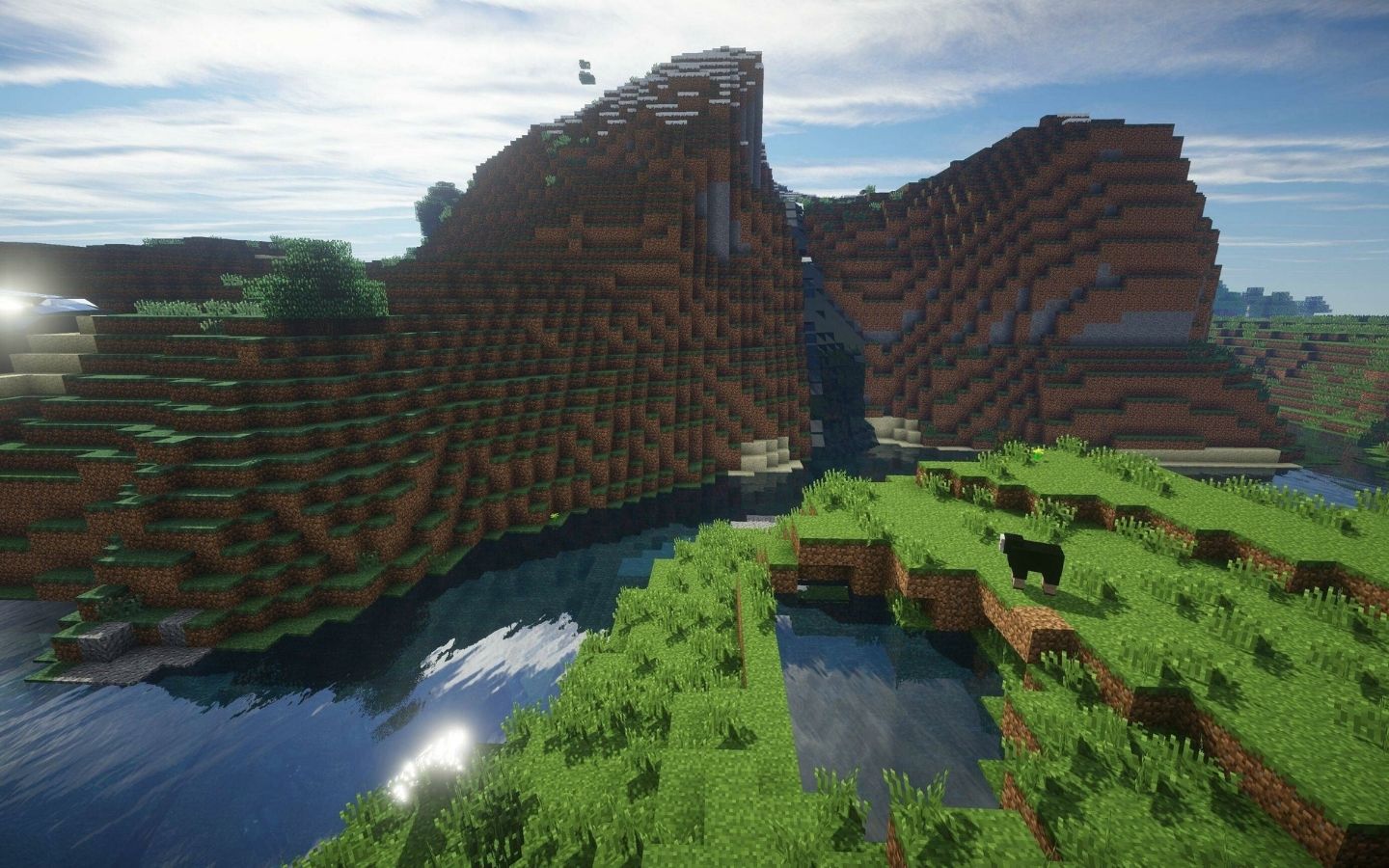 Đỉnh núi đá hiểm trở và thung lũng xanh mướt