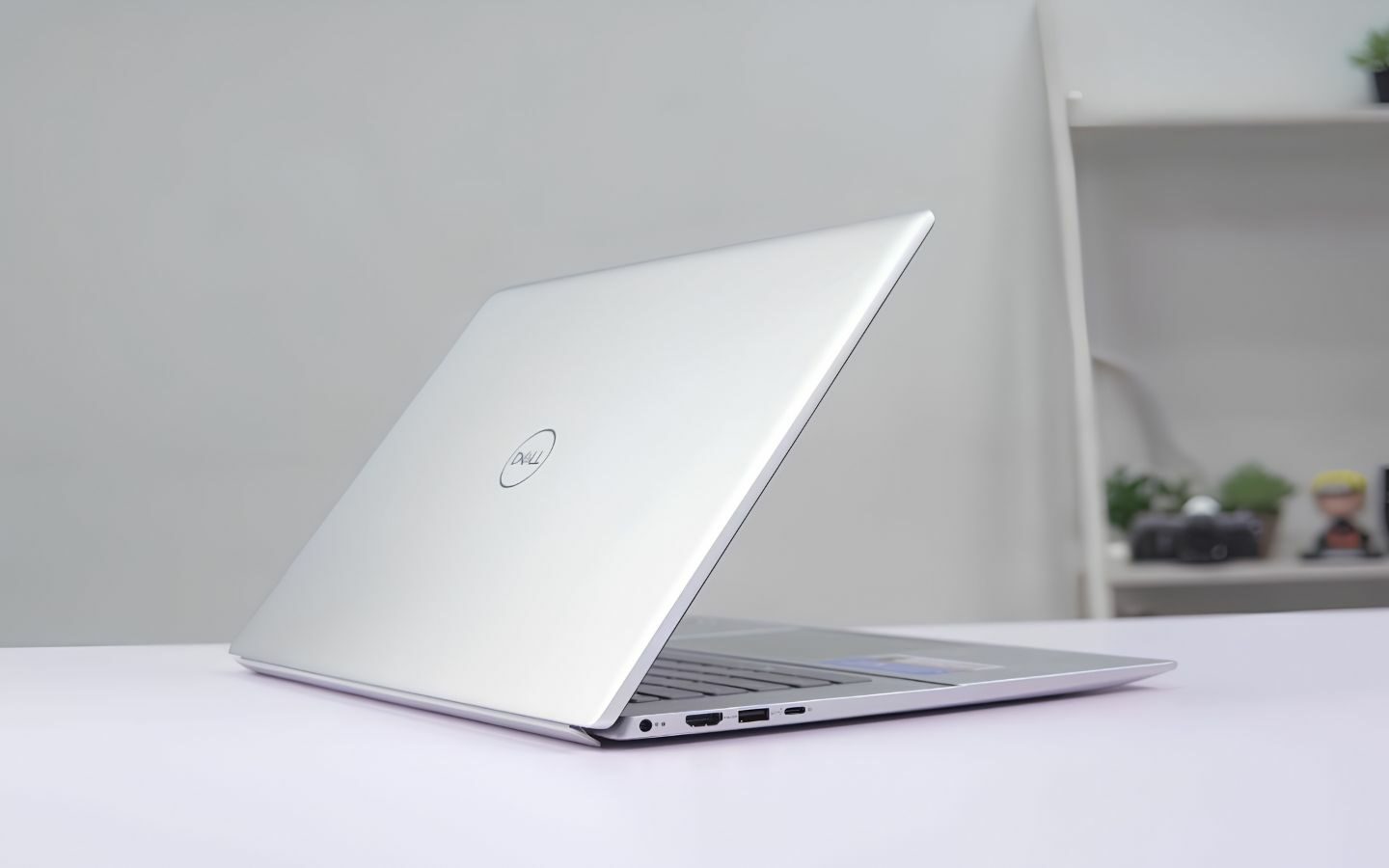 Kinh nghiệm mua laptop cho sinh viên chi tiết từ A-Z 9 Kinh nghiệm mua laptop cho sinh viên là ưu tiên lựa chọn máy mỏng nhẹ
