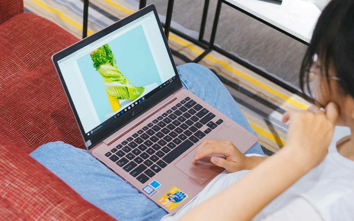 Kinh nghiệm mua laptop cho sinh viên chi tiết từ A-Z 25 Bạn nên mua laptop chính hãng để yên tâm sử dụng