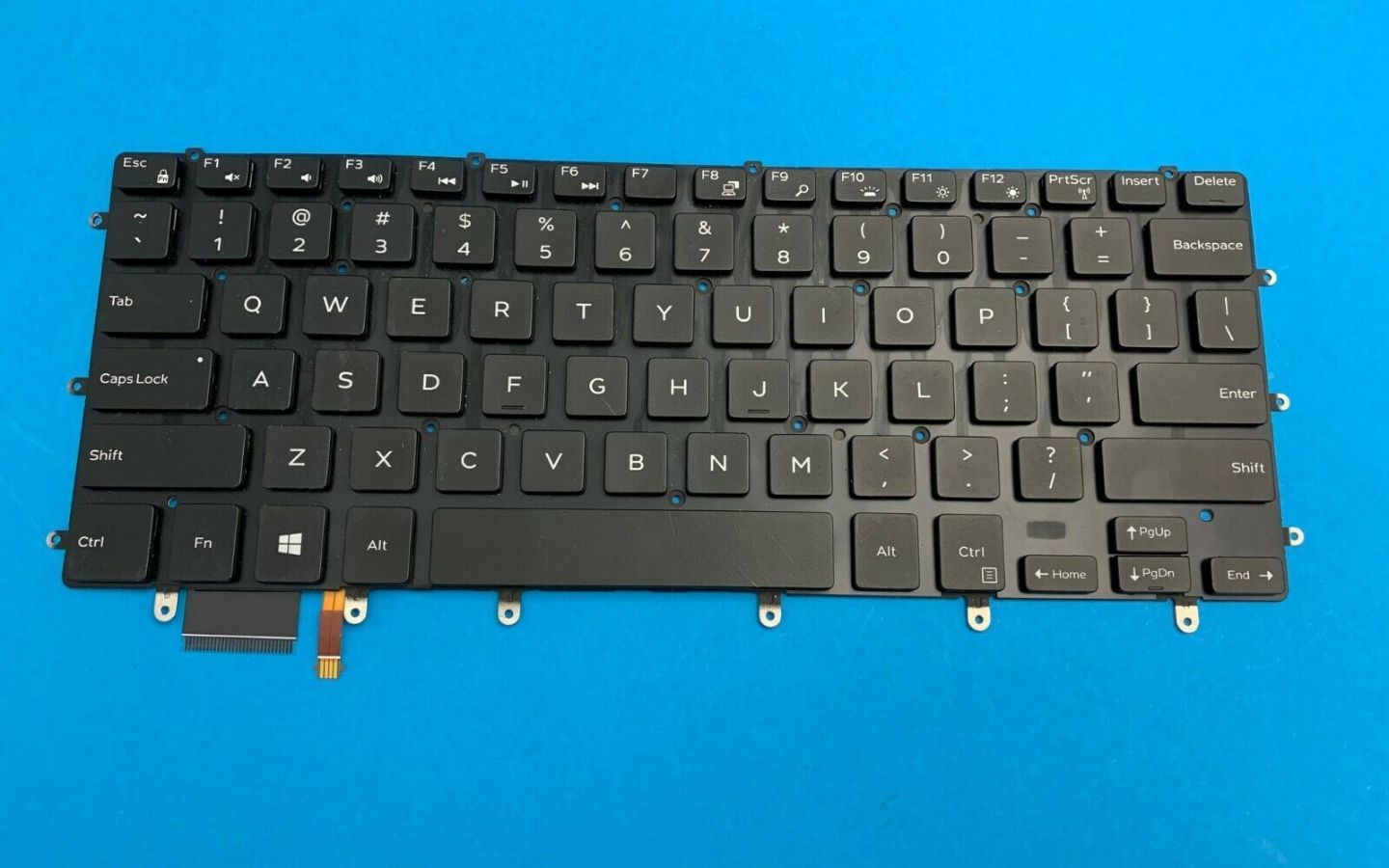 Rút cáp của bàn phím laptop