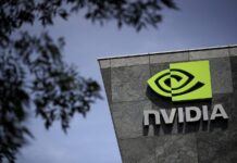 Vốn hóa Nvidia cán mốc 4000 tỷ USD, vượt qua Apple và Microsoft Vốn hóa Nvidia cán mốc 400 tỷ USD