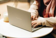 Xu hướng laptop cho học sinh, sinh viên 2025: Pin lâu, mỏng nhẹ, AI Xu hướng laptop dành cho học sinh sinh viên 2025