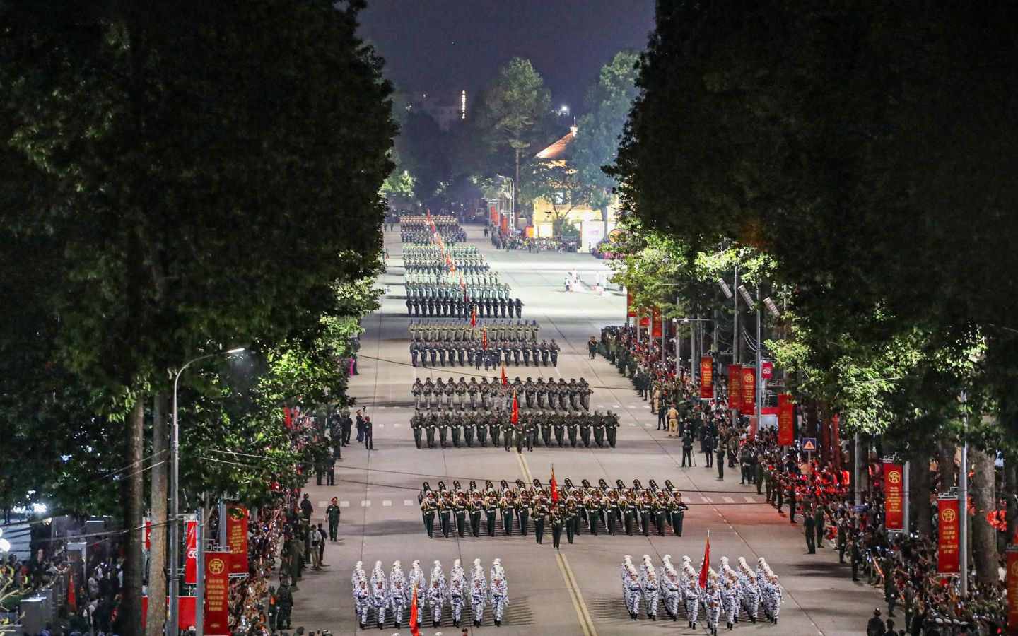 Lịch sơ duyệt diễu binh A80 ngày 27/8 tại Hà Nội 2 Lực lượng tham gia diễu binh gồm hơn 30.000 người