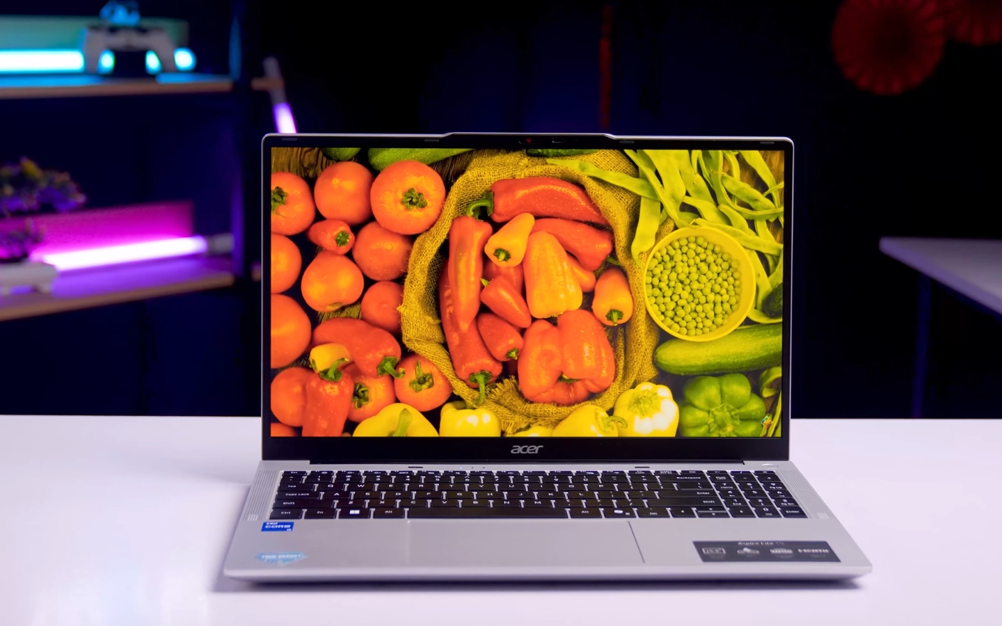 Acer Aspire Lite 15 AL15-72P-581V sở hữu màn hình 15.6 inch độ phân giải Full HD (1920x1080) đáp ứng cơ bản