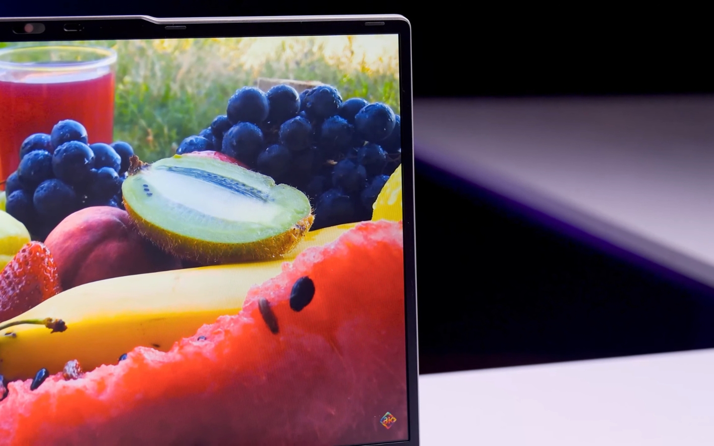 Webcam Full HD (2MP) mang lại hình ảnh rõ nét trong điều kiện ánh sáng tố