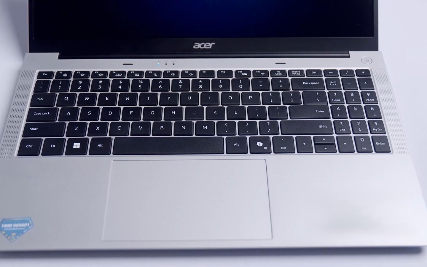 Đánh giá chi tiết Acer Aspire Lite 16 AI AL16-71P-5674: Laptop 16 inch mỏng nhẹ đa năng 4 Bàn phím full-size của laptop Acer Aspire Lite 16 AI AL16-71P-5674 tích hợp cụm phím số