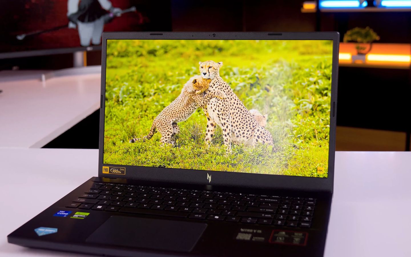 Màn hình ProPanel 180Hz, 100% sRGB điểm sáng rõ ràng của trải nghiệm