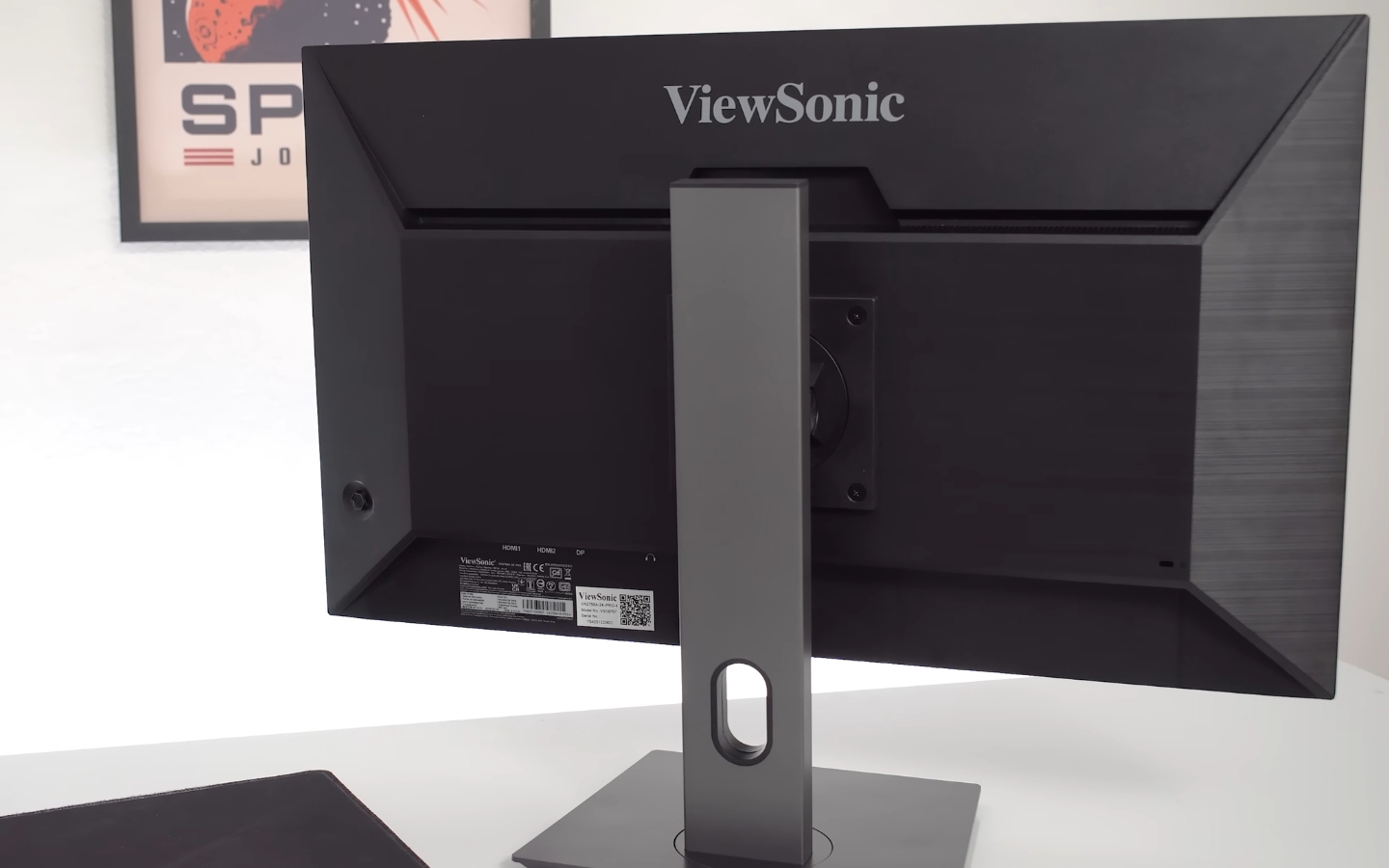 Đánh giá ViewSonic VX2758A-2K-PRO-4: Màn hình chơi game FPS cực ngon trong phân khúc 5 triệu 4 Dược trang bị hai cổng HDMI 2.0, một cổng DisplayPort 1.4, và một cổng audio 3.5 mm, đáp ứng tốt nhu cầu kết nối