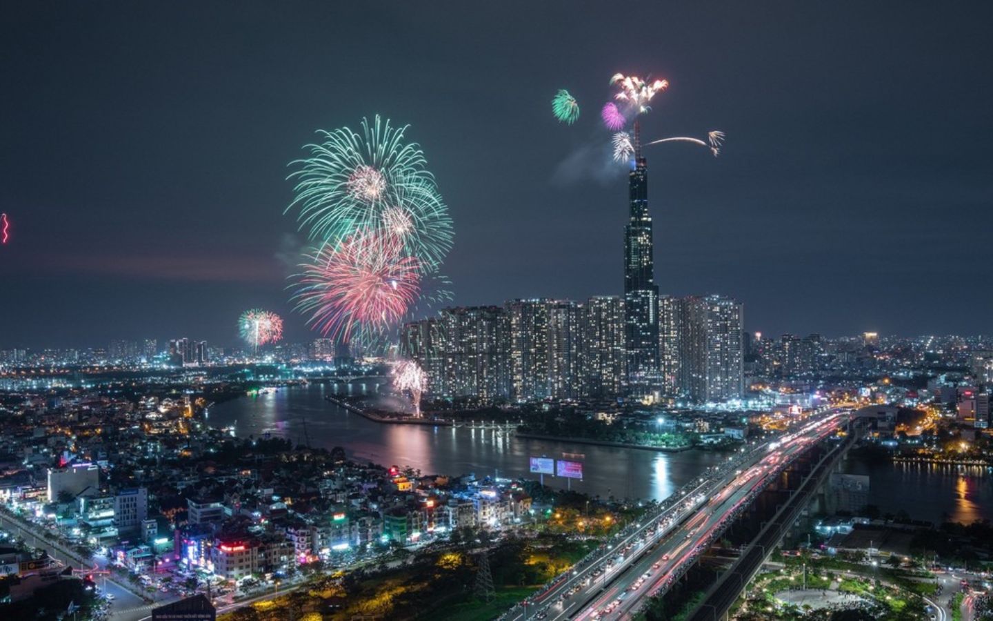 Địa điểm bắn pháo hoa tầm cao