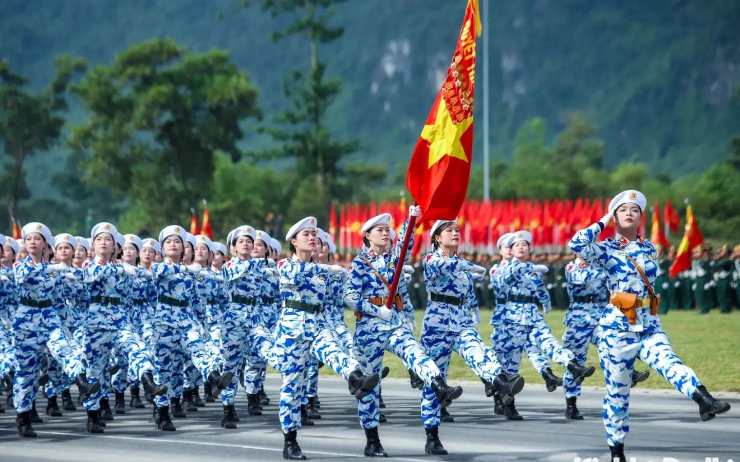 Khối diễu hành quần chúng, Văn hóa – Thể thao