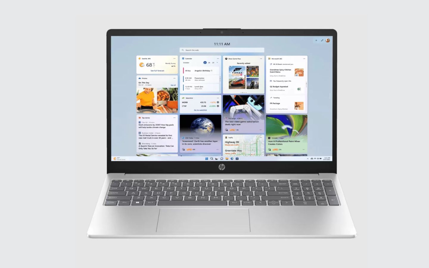 HP 15s-fq5160TU viền màn hình siêu mỏng kết hợp cùng màu bạc cho vẻ ngoài tinh t