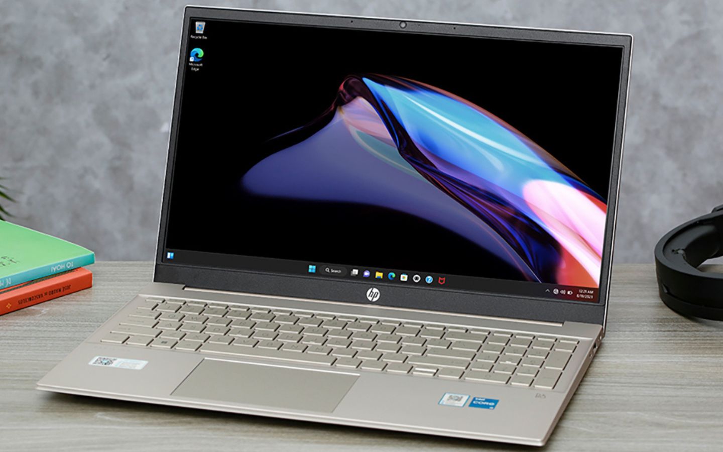 Laptop HP 15-fd0304TU với thiết kế hiện đại, gọn nhẹ