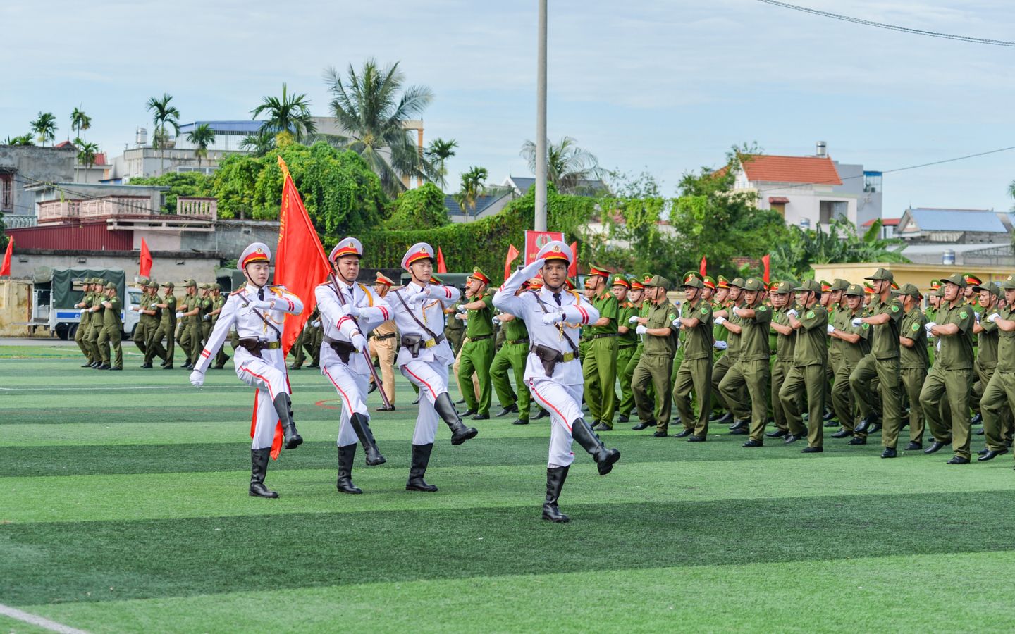Cán bộ Công An luyện tập chuẩn bị cho buổi diễu hành trong chương trình “Ngày hội bình yên” (Nguồn: Internet)