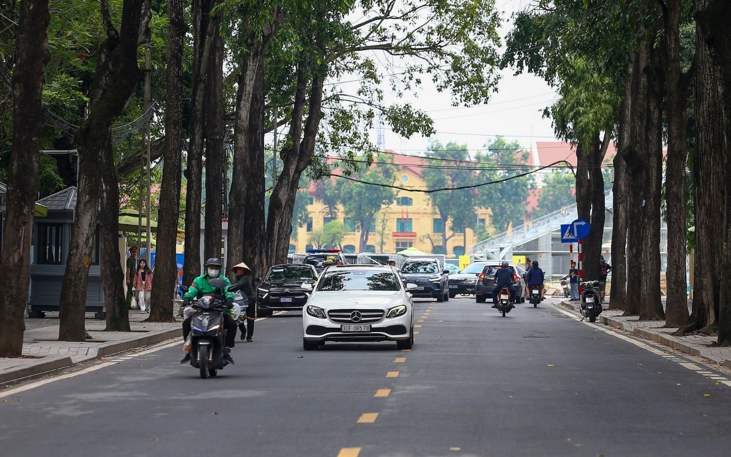 Người dân cần chủ động tìm hiểu các tuyến đường thay thế đường bị cấm khi tham gia giao thông