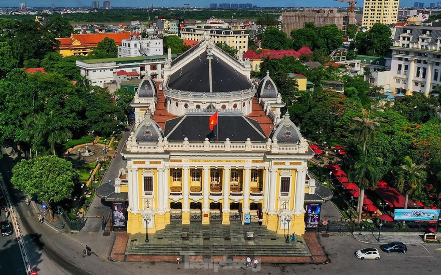 Quảng trường Cách mạng Tháng Tám