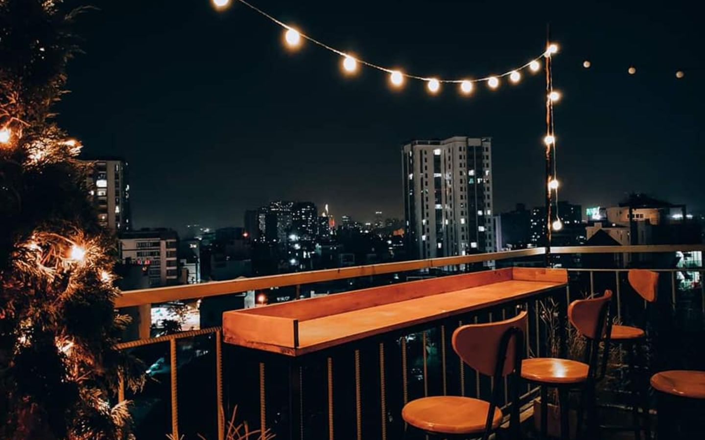 Các quán cà phê, nhà hàng quanh đường Hòa Bình & Lạc Long Quân