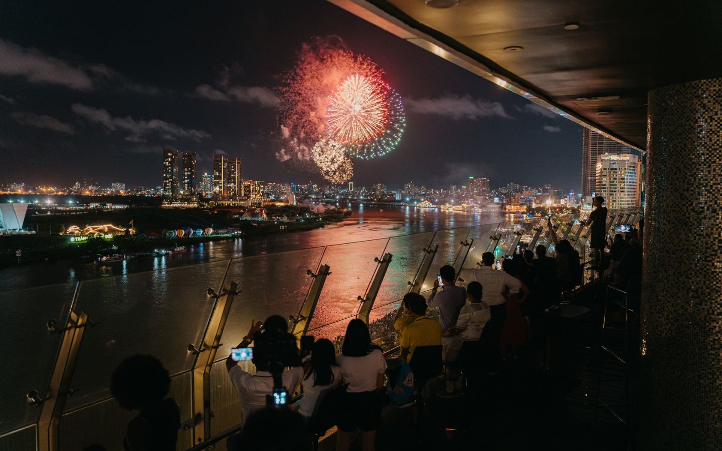 Rooftop bar và nhà hàng cao tầng