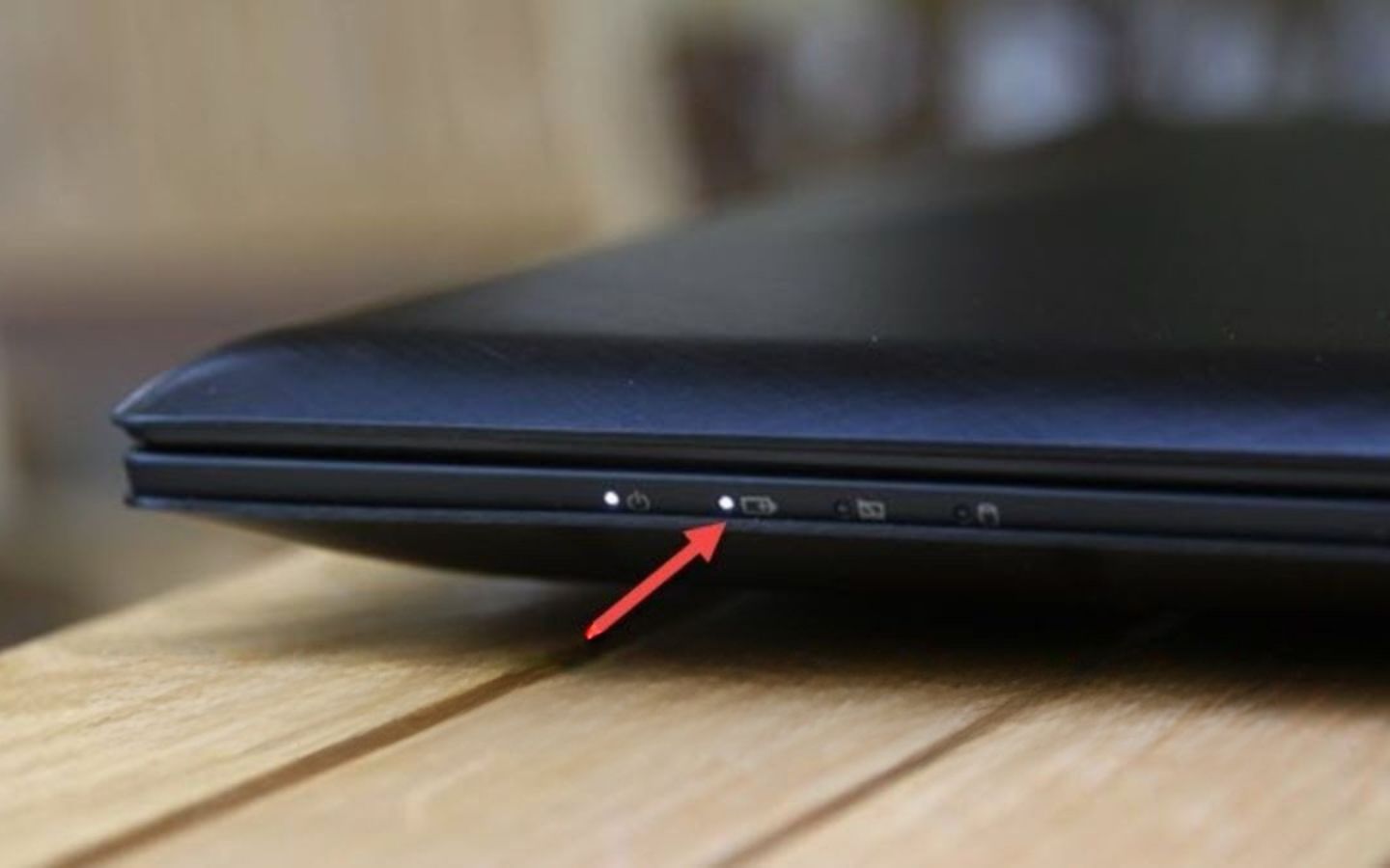 Đèn báo tình trạng sạc pin của laptop