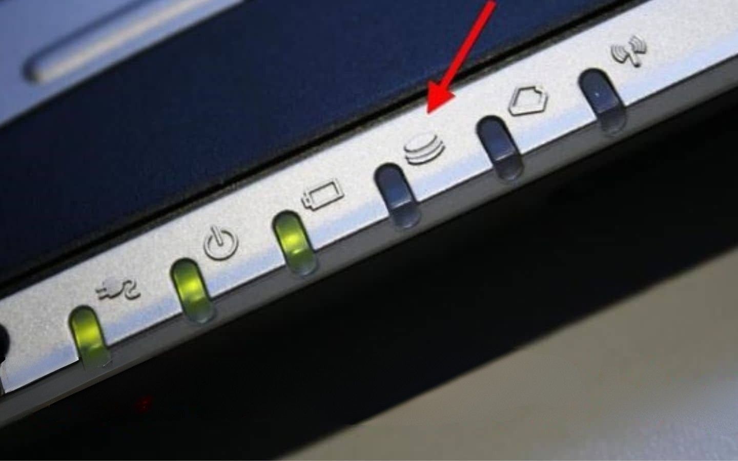 Đèn báo ổ cứng trên laptop