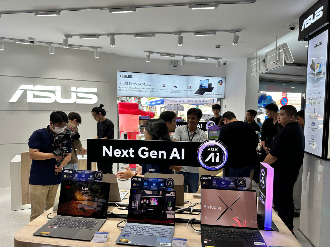 Khai trương ASUS Exclusive Store