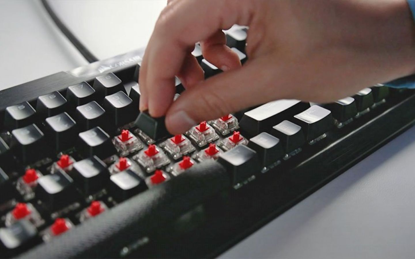 Làm khô và lắp keycap vào bàn phím