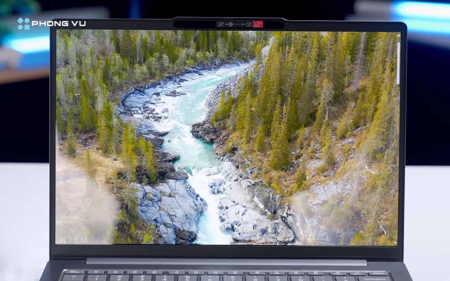 IdeaPad Slim 5 14IAH10 2025 dùng pin 3 cell 60Wh, kết hợp chip Arrow Lake tiết kiệm năng lượng (Nguồn: Internet)