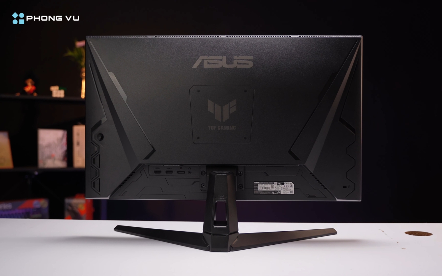 Màn hình chỉ hỗ trợ điều chỉnh góc nghiêng lên xuống, thiếu các tùy chọn như nâng hạ độ cao