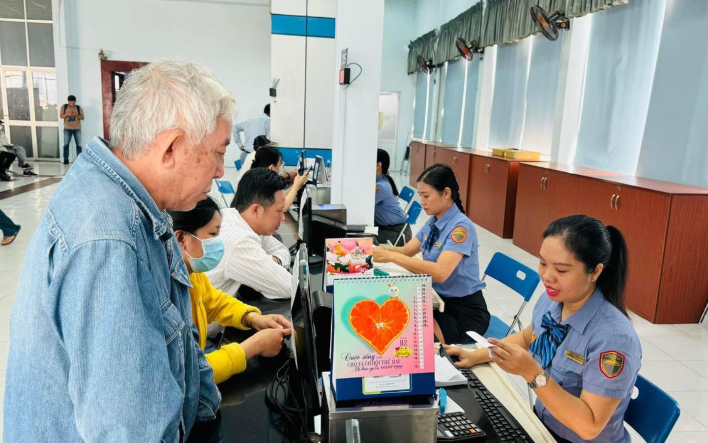 Giá vé tàu Tết 2026: Lịch trình, cách đặt vé tàu Tết Bính Ngọ 10 Bạn có thể đến tận nhà ga để mua vé trực tiếp