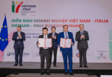 Italy mở trung tâm thiết kế mạch vệ tinh đầu tiên tại Việt Nam Đại diện Học viện Công nghệ Bưu chính Viễn thông và Temix trao biên bản ghi nhớ hợp tác, ngày 4/9 tại Hà Nội (Nguồn: Vn Express)