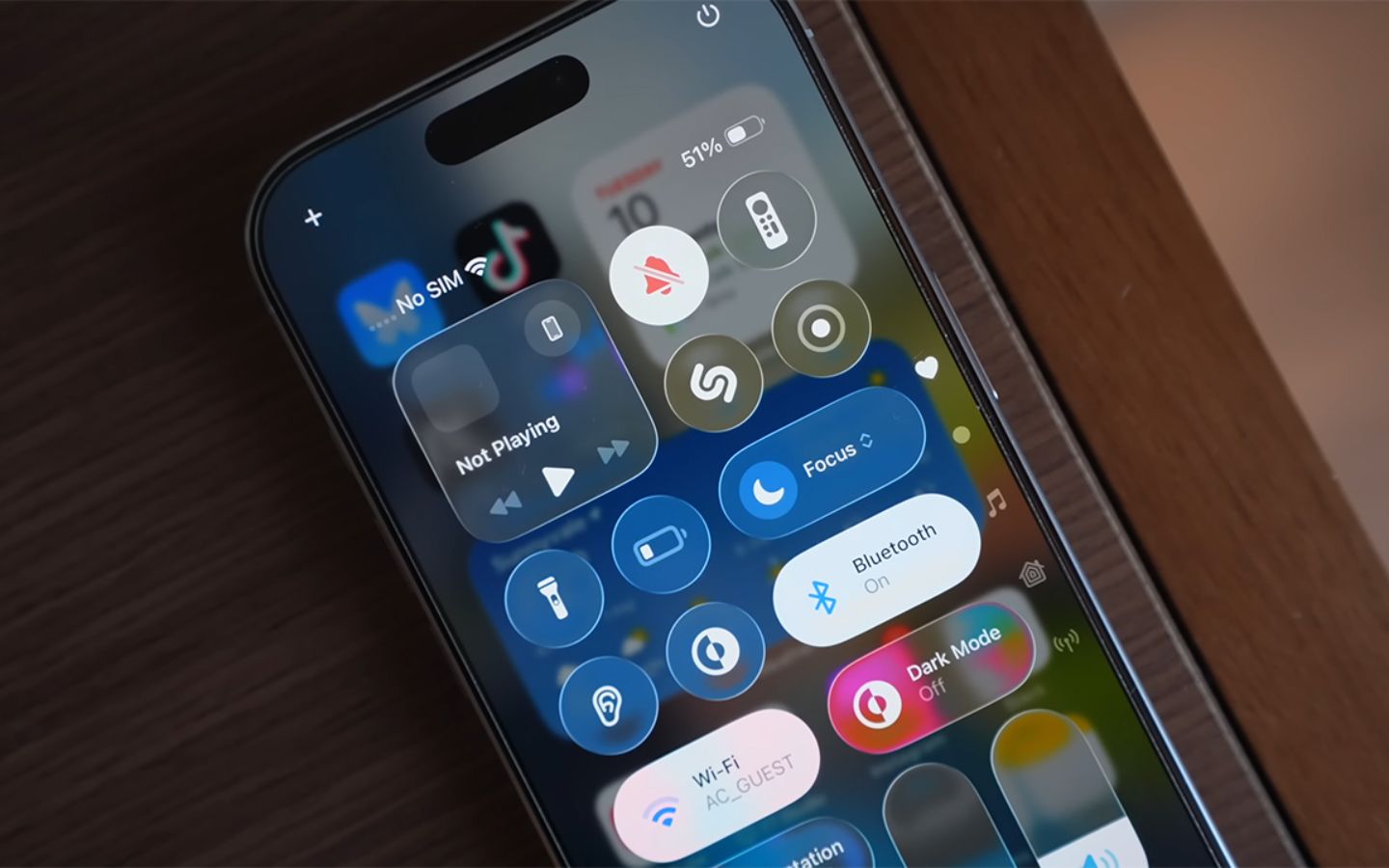 Liquid Glass là gì?