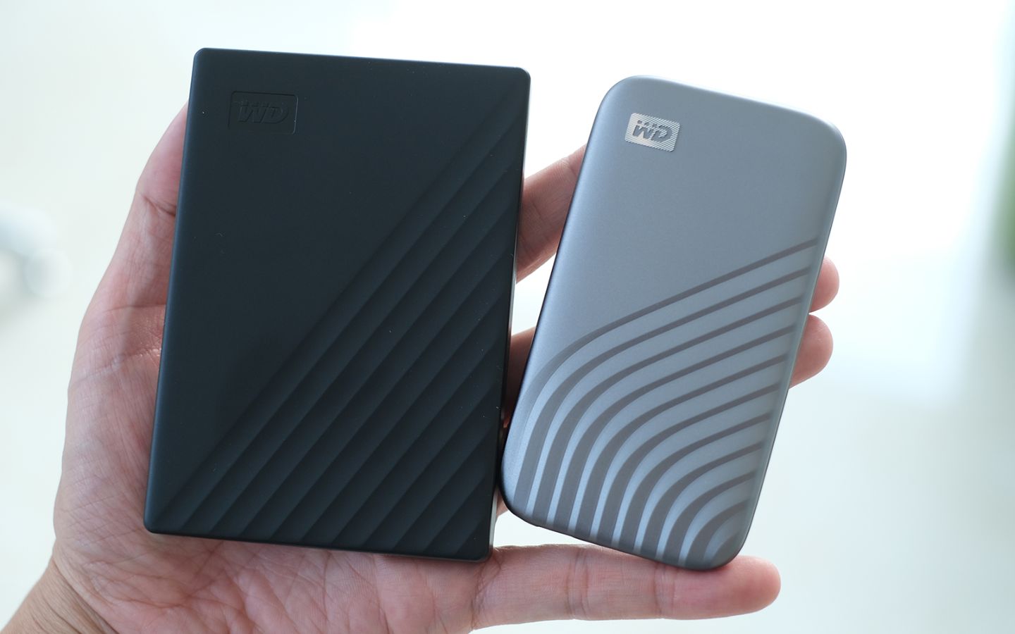 Ổ cứng di động nhỏ gọn, kết nối USB, gồm HDD và SSD, tiện lợi cho lưu trữ dữ liệu (Nguồn: Internet)