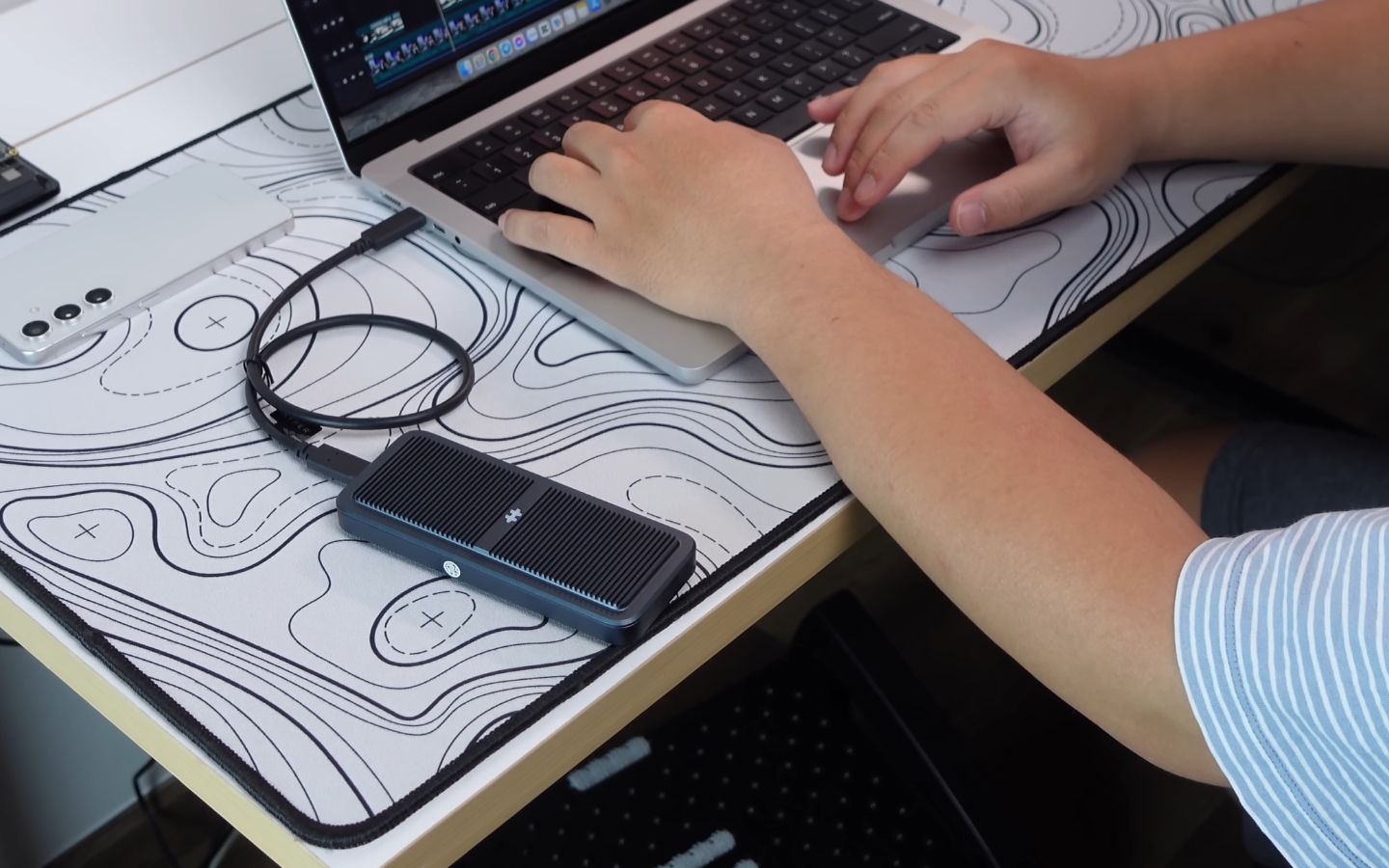 Người dùng chuyên nghiệp tận dụng Box SSD tốc độ cao để làm việc và giải trí hiệu quả (Nguồn: Internet)