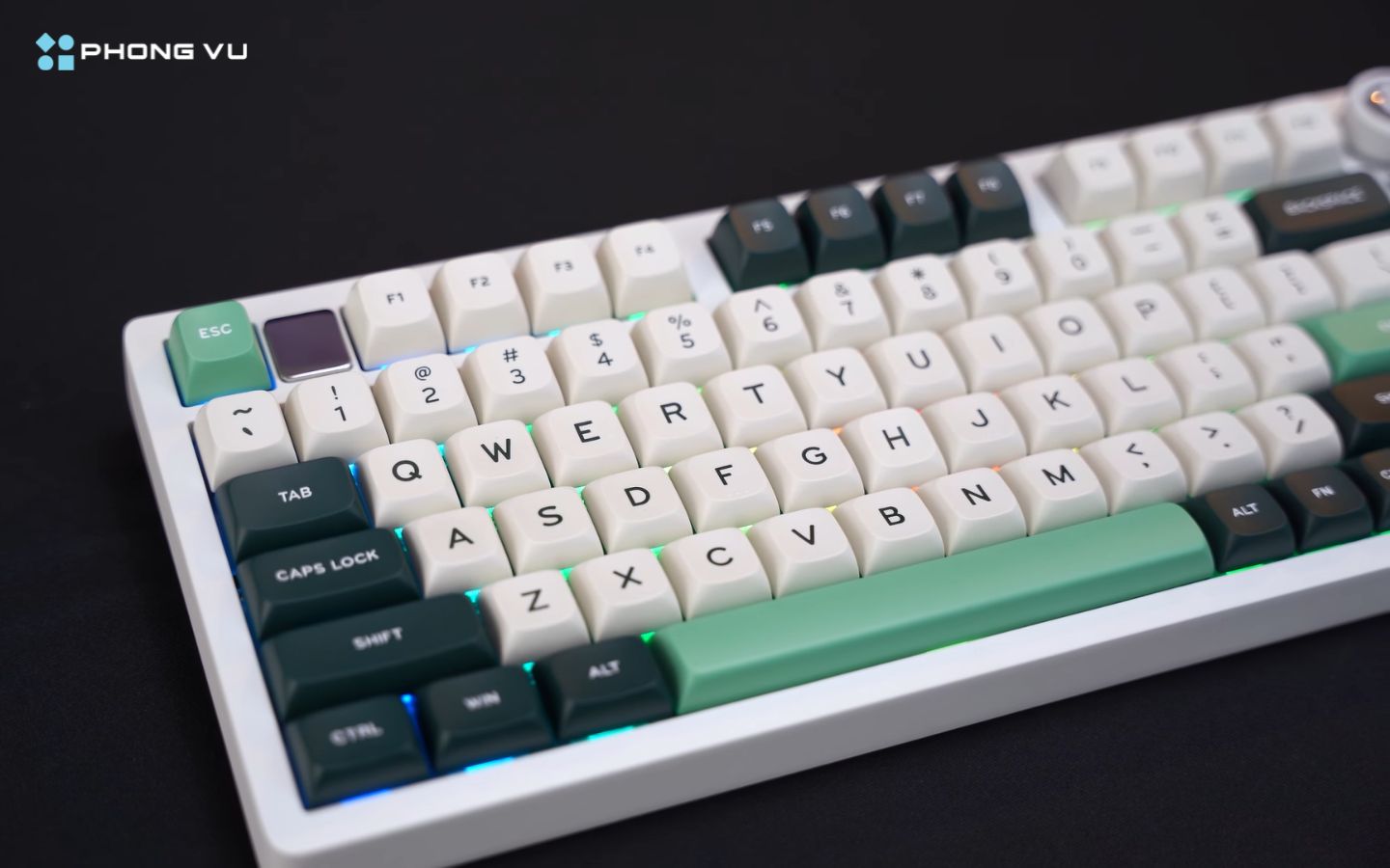 Hệ thống RGB hơn 16 triệu màu với nhiều hiệu ứng sống động