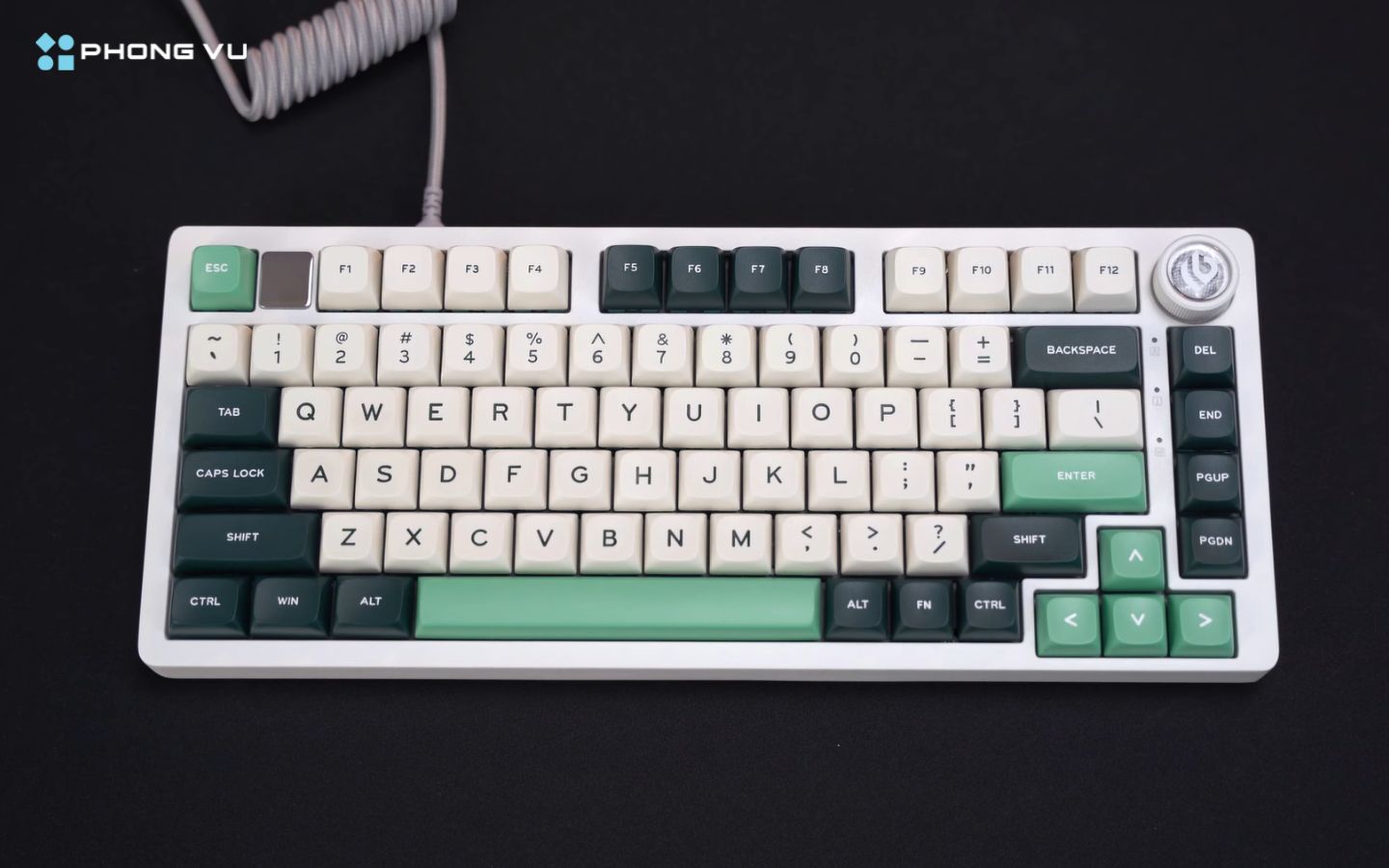 Pin 4000mAh cho thời gian sử dụng lên tới 333 giờ khi tắt RGB