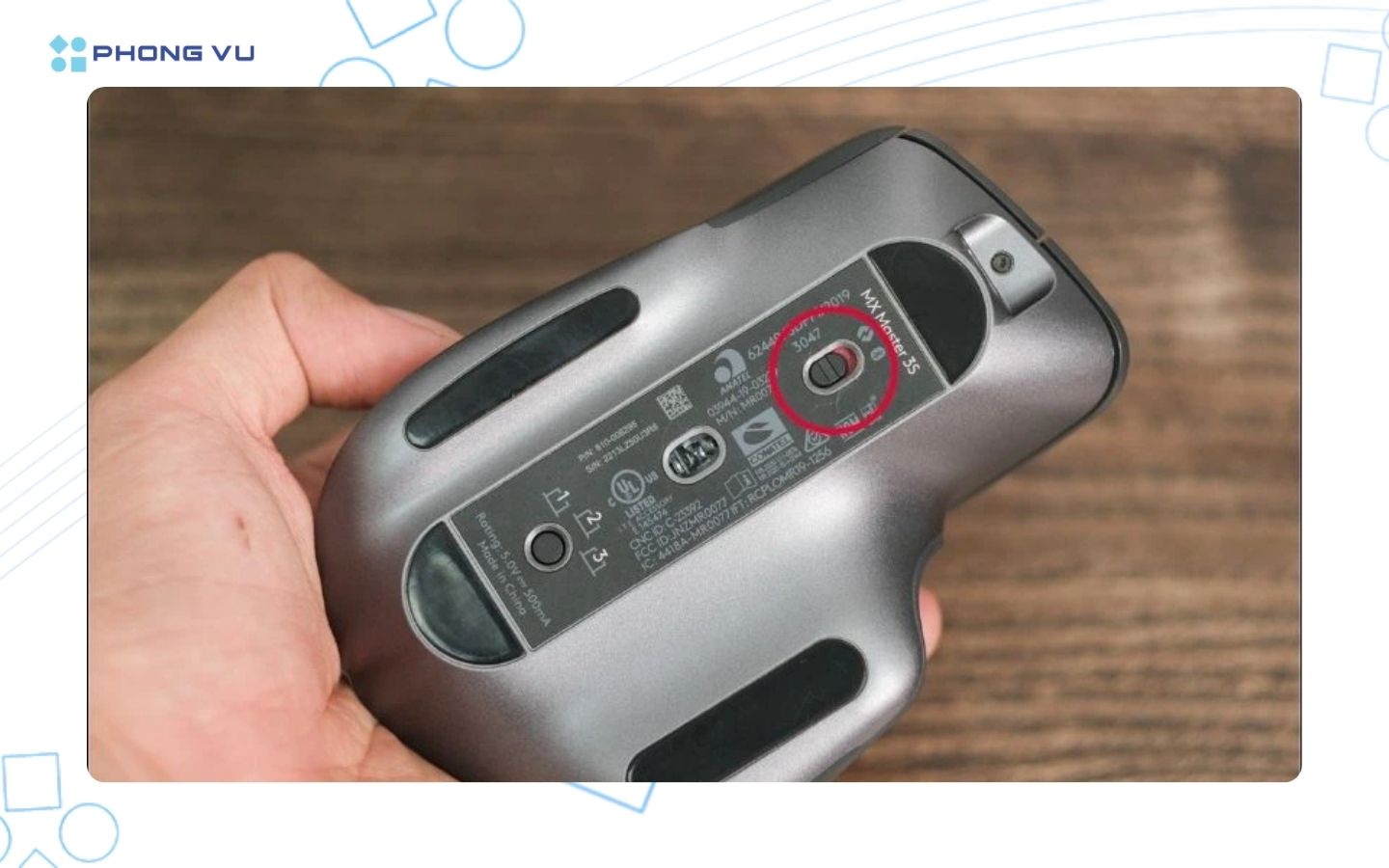 Khởi động công tắc nguồn trên chuột không dây