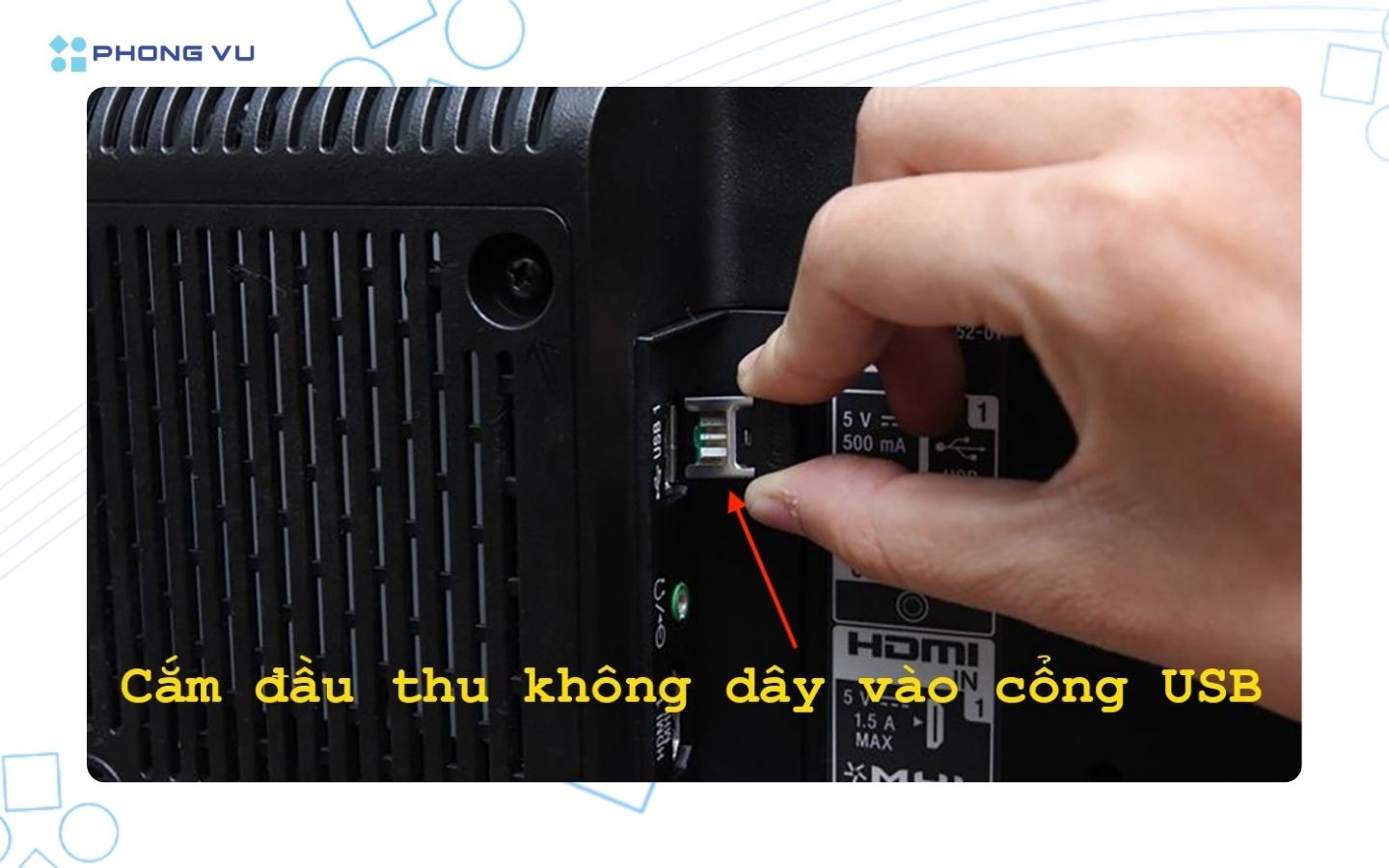 Cắm USB của bàn phím không dây vào tivi